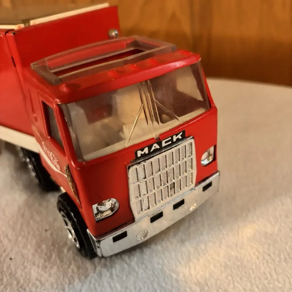 Vintage 1980 Buddy L Coca Cola Mack Delivery Truck Coke Bottles Vending Machine